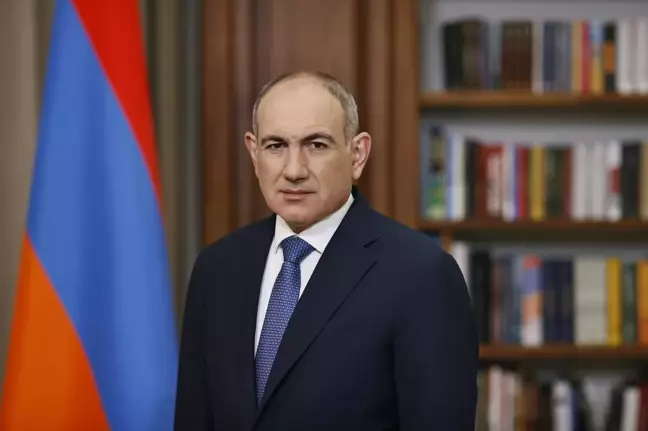Paşinyan'dan Bayrak Yakma Eylemine Kınama