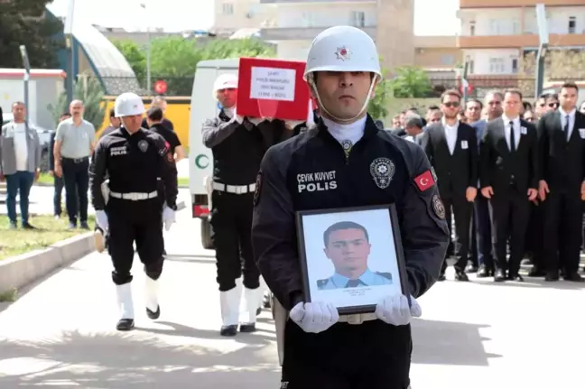 Cizre'de Şehit Olan Trafik Polisi Zeki Bacak'ın Cenazesi Uşak'a Uğurlandı