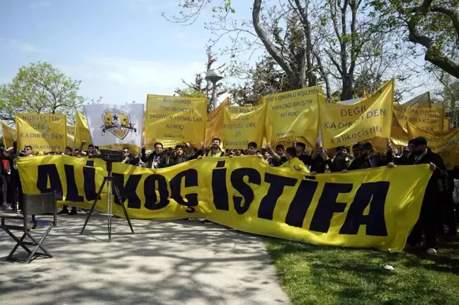 Fenerbahçeli Taraftarlar Yönetimi İstifaya Davet Etti