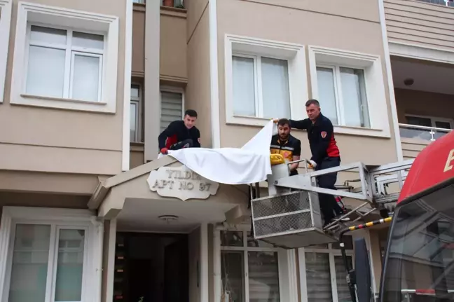 Alzheimer Hastası Kadın Apartmandan Düşerek Hayatını Kaybetti