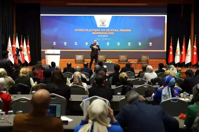 AK Parti İstanbul'da Etkili İletişim ve Dijital Medya Seminerleri Düzenlendi