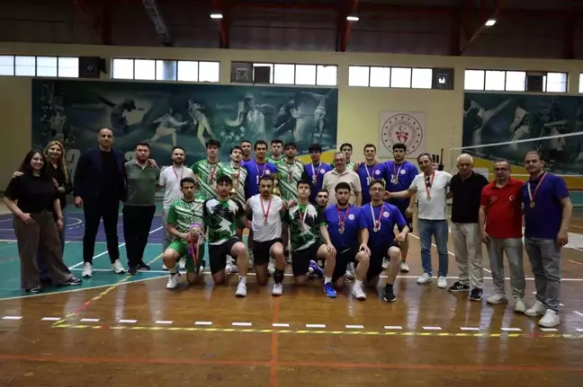 Adnan Menderes Erkek Öğrenci Yurdu Ege Bölgesi Voleybol Turnuvası'nda Şampiyon Oldu