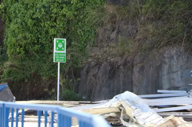 Samsun'da Heyelan: Acil Durum Toplanma Bölgesi Tabelası Dikkat Çekti