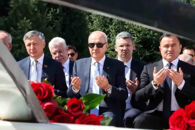 TBMM Başkanı Kurtulmuş Kırgızistan'da Ata-Beyit Kompleksi'ni Ziyaret Etti