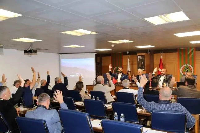 ALTSO'dan Alanyaspor'a Destek: Meclis Üyelerine Atkı Dağıtıldı