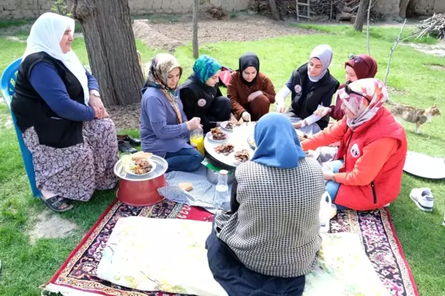 Erzincan Binali Yıldırım Üniversitesi Öğrencilerinden Gönüllü Ziyaretler
