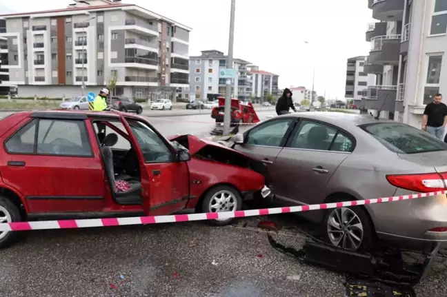 Denizli'de Yağışlı Hava Kazaya Neden Oldu: 8 Yaralı