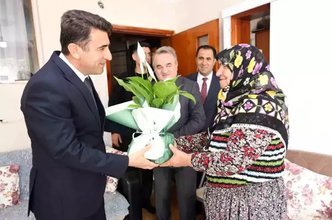 Şehit Binbaşı Mithat Çolak'ın ailesine ziyaret