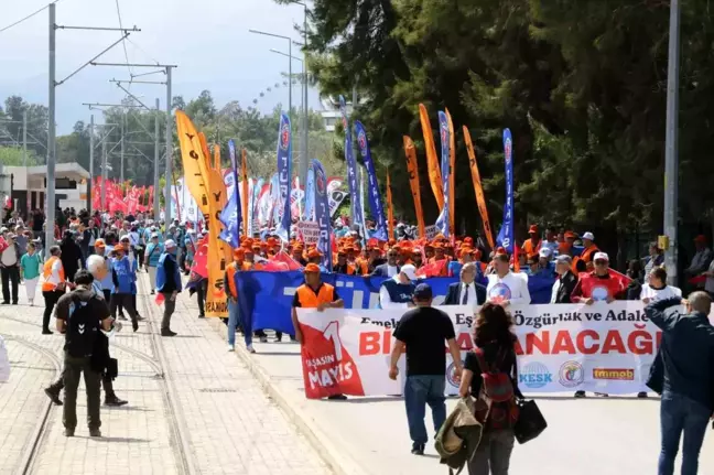 Antalya'da 1 Mayıs Emek ve Dayanışma Günü Coşku ile Kutlandı