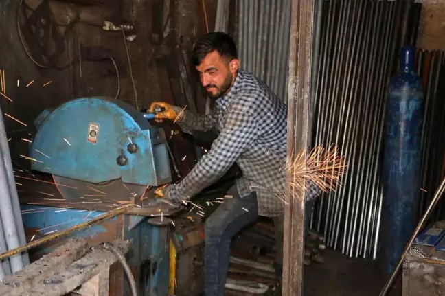 Diyarbakır Hurdacılar Çarşısı'nda Esnaftan 1 Mayıs Mesaisi