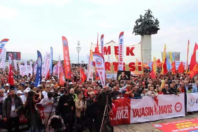 İzmir'de 1 Mayıs Emek ve Dayanışma Günü Kutlamaları