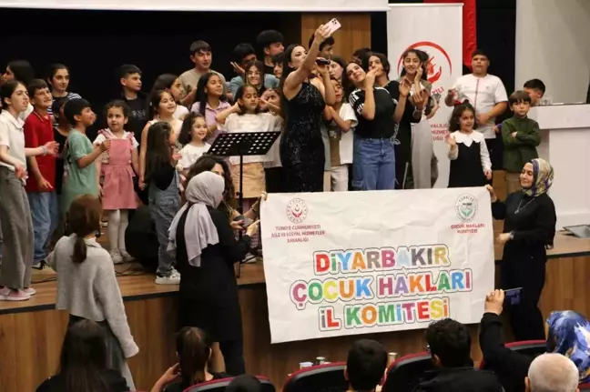Diyarbakır'da Şehit Yakınları ve Gaziler İçin Aile Yılı Kapsamında Konser Düzenlendi