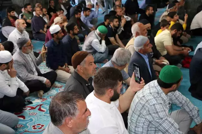 Diyarbakır Ulu Camii'nde dünya birincisi hafızlar Kur'an-ı Kerim okudu