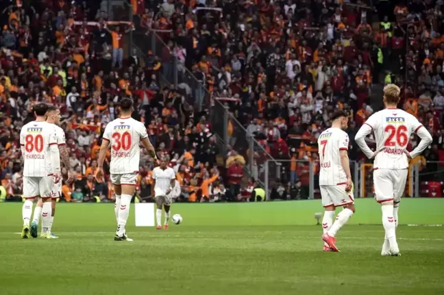 Galatasaray, Sivasspor'u 4-1 Yenerek Serisini Sürdürdü