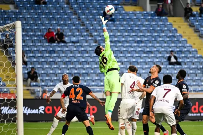 Başakşehir, Hatayspor'u 4-2 Geçti