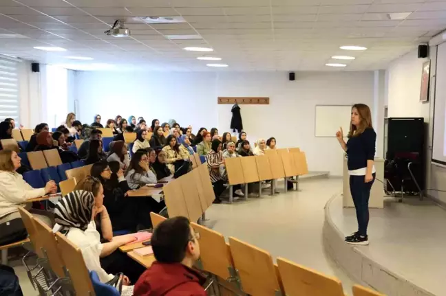 Topluluk Önünde Konuşma Eğitimi: Etkili İletişim İçin İpuçları