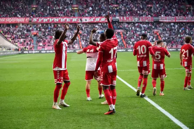 Samsunspor, Eyüpspor'u 3-0 Yenerek Üçüncü Sırasını Garantiledi