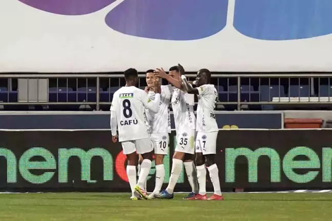 Kasımpaşa, Trabzonspor'u 1-0 Önde Tamamladı