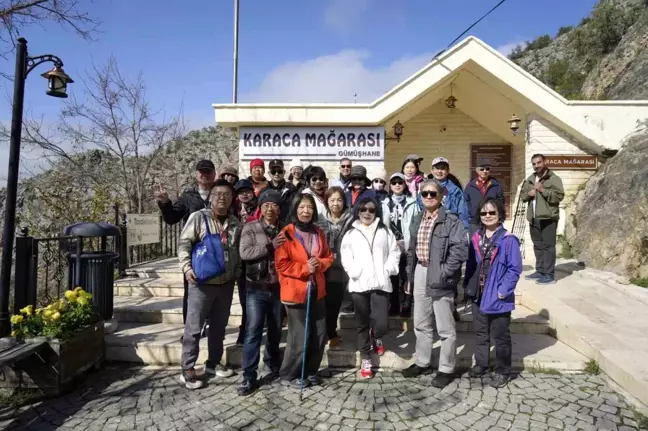 Tayvanlı Turistler Karaca Mağarası'nı Ziyaret Etti