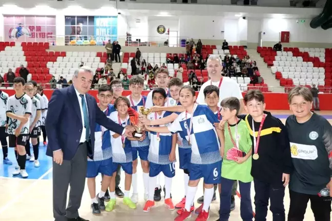 Bozüyük'te Futsal Şampiyonu Mehmet Akif Ersoy Ortaokulu