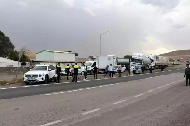 Cizre'de Zincirleme Kaza: 3 Otomobil, 1 Kamyonet ve 2 Tır Karıştı