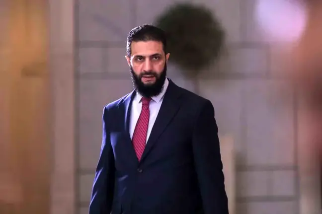 Suriye Devlet Başkanı Eş-Şara, Macron ile Paris'te Görüşecek