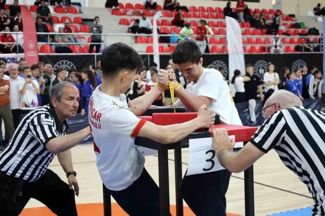 Bilecik'te Bilek Güreşi Yıldızlar Müsabakaları Başladı
