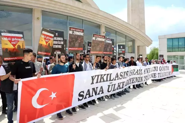 Elazığ'da üniversite öğrencileri Gazze için yürüdü