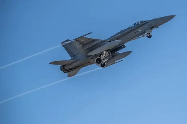 FİNLANDİYA'DA F/A-18 HORNET TİPİ SAVAŞ UÇAĞI DÜŞTÜ