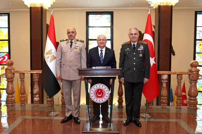 Mısır Genelkurmay Başkanı Türkiye'de