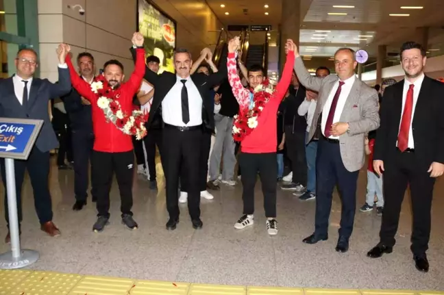 Milli Halterci Ramazan Efe Yılmaz, Dünya Şampiyonasından Madalyalarla Döndü