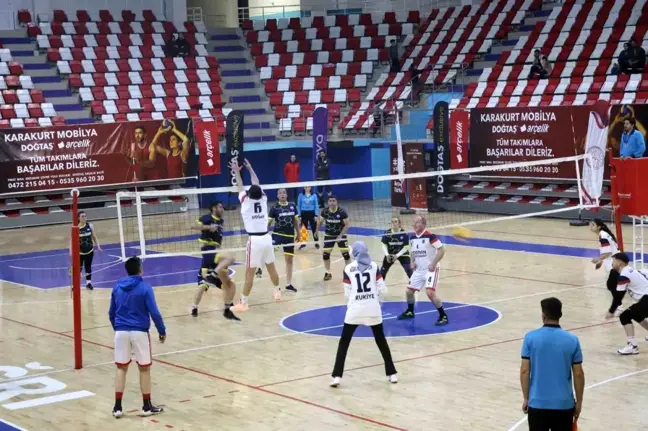 Ağrı Voleybol Turnuvası'nda Şampiyon Ağrı Adalet