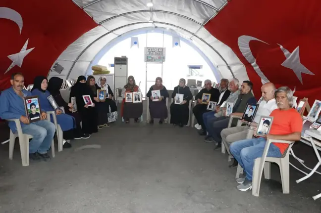Diyarbakır'da PKK Kaçırılan Çocuklar İçin Evlat Nöbeti Devam Ediyor