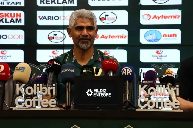 Kocaelispor'da Teknik Direktör İsmet Taşdemir Veda Etti