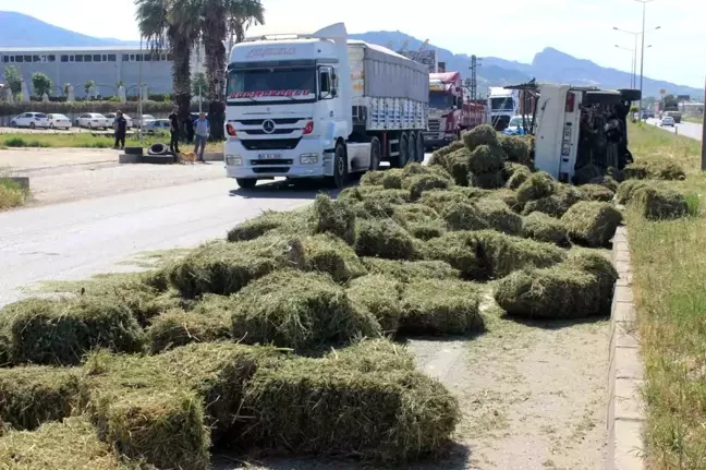 Manisa'da Saman Yüklü Kamyonet Takla Attı: 1 Yaralı