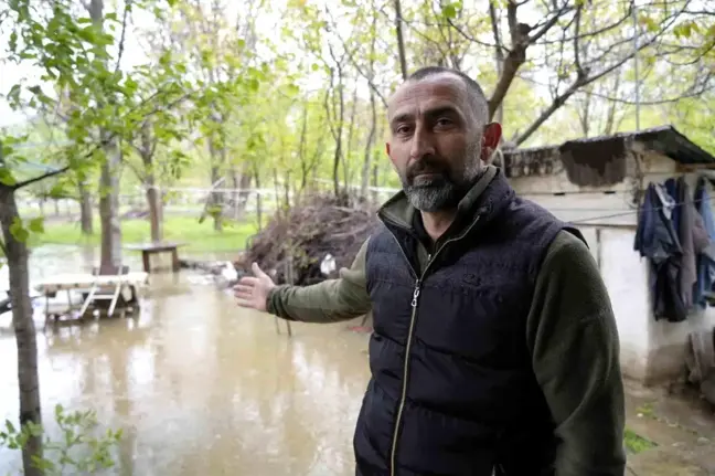 Gümüşhane'de Dere Islahı Çalışmalarında Bahçeler Su Altında Kaldı