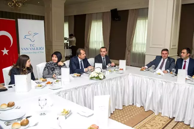 Vali Taşyapan'dan Tayini Çıkan Kurum Amirlerine Veda Yemeği