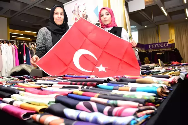 Bayraktan başörtüsü tasarladı
