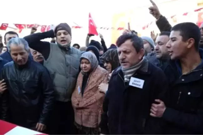Kayseri Şehidi Onbaşı İçin Evinin Önünde Helallik Alındı
