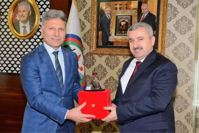 Körfez'in Kardeş Şehir Yalova Kaytazdere Belediye Başkanı Ali Kangal, Başkan Baran'ı Ziyaret Etti