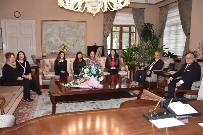Öğrenciler Vali Güvençer'le Röportaj Yaptı