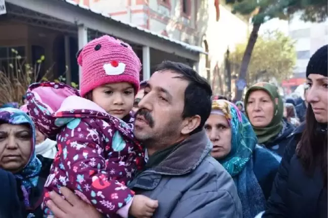 Reina'da Ölen Özel Güvenlik Görevlisi Hatice'yi Minik Kızı Uğurladı