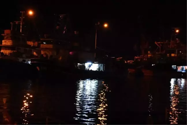 Limana Sığınan Balıkçı Teknesinin Mürettebatı Hastaneye Kaldırıldı