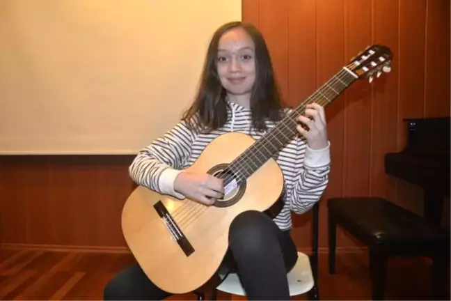 13 Yaşındaki Gitar Virtüözü Aylin, Romanya'da Birinci Oldu