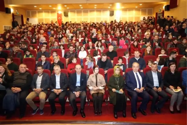 Adıyamanlı Tiyatro Severlerden 'Midas'ın Kulakları'na Yoğun İlgi