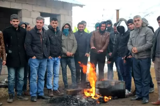 İşten Çıkarılan ve Ücretleri Ödenmeyen İşçiler Eylem Yaptı