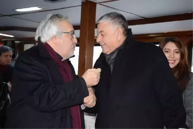Nazım Hikmet 115'inci Yaş Gününde Denize Karanfilller Bırakılarak Anıldı