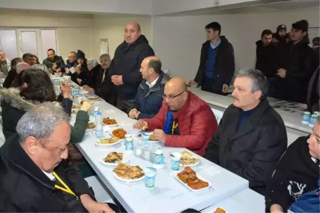 İzmit'te Gazetecilere Mancarlı Pide İkramı
