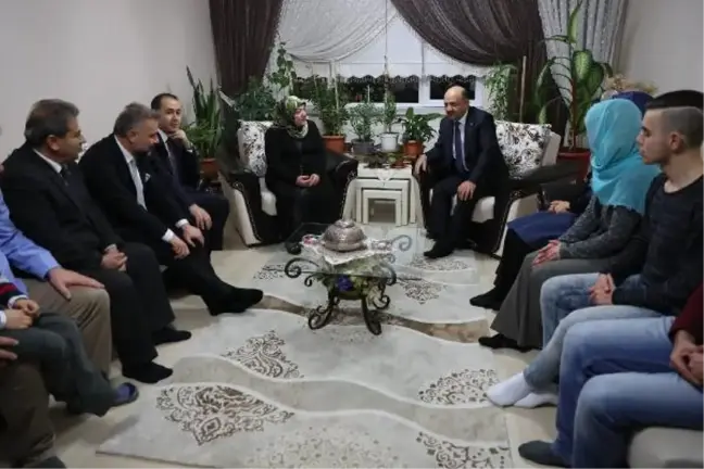Bakan Fikri Işık, Ankara'daki Şehit Ailelerini Ziyaret Etti
