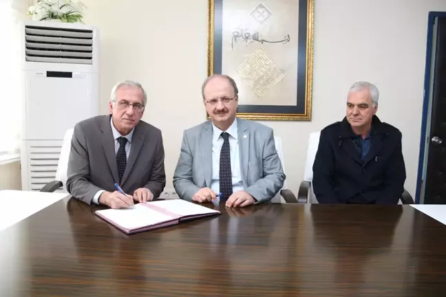 Nevvar Salih İşgören Vakfı'ndan İKÇÜ'lü 80 öğrenciye burs